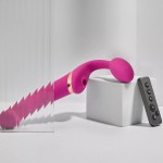Ярко-розовый безремневой страпон Multi Orgasm Bendable Strap-On size L с клиторальной стимуляцией Ярко-розовый безремневой страпон Multi Orgasm Bendable Strap-On size L с клиторальной стимуляцией