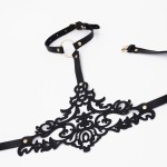 Черная резная портупея с золотистой фурнитурой