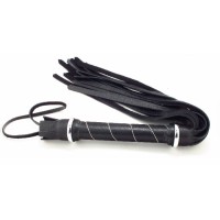 Чёрная кожаная плётка с белой строчкой на рукояти Чёрная кожаная плётка с белой строчкой на рукояти