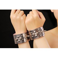 Напульсники цвета бронзы с шипами Напульсники цвета бронзы с шипами