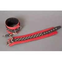 Красно-чёрные узкие поножи с клёпками Красно-чёрные узкие поножи с клёпками