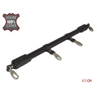 Черная металлическая распорка с кожаными ремешками и карабинами - 65 см. Черная металлическая распорка с кожаными ремешками и карабинами - 65 см.