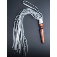 Белая кожаная плеть Комета с рукоятью в виде анальной пробки - 60 см. Белая кожаная плеть Комета с рукоятью в виде анальной пробки - 60 см.