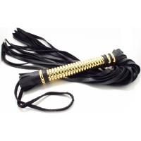 Чёрная плетка из натуральной кожи с золотистой отделкой рукояти Чёрная плетка из натуральной кожи с золотистой отделкой рукояти