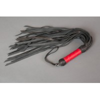 Кожаная плеть с красной витой рукоятью