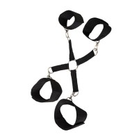 Черная сцепка-фиксатор рук и ног на карабинах Черная сцепка-фиксатор рук и ног на карабинах