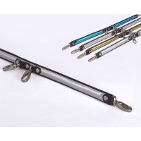 Черная распорка с серебристой вставкой и 4 карабинами Черная распорка с серебристой вставкой и 4 карабинами