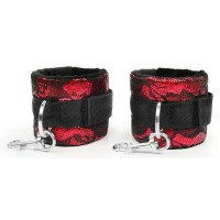 Красно-черные наручники с карабинами