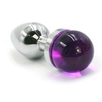 Серебристая анальная пробка с фиолетовой сферой в основании - 6 см. Серебристая анальная пробка с фиолетовой сферой в основании - 6 см.