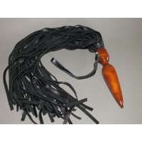 Чёрный кожаный флоггер с деревянной ручкой-пробкой Чёрный кожаный флоггер с деревянной ручкой-пробкой
