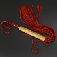 Красная велюровая плеть с деревянной рукоятью - 44 см. Красная велюровая плеть с деревянной рукоятью - 44 см.