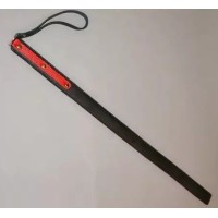 Узкий чёрный спанкер с красной кожей на рукояти Узкий чёрный спанкер с красной кожей на рукояти