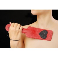 Красная хлопалка с сердечком Красная хлопалка с сердечком