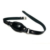 Черный кожаный кляп на ремешках с пряжкой Черный кожаный кляп на ремешках с пряжкой