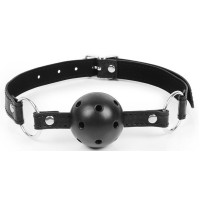Черный кляп-шарик на регулируемом ремешке с кольцами