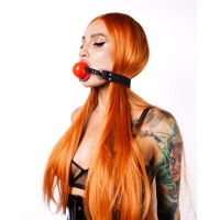 Красный силиконовый кляп-шар Scandal с черным ремешком из натуральной кожи Красный силиконовый кляп-шар Scandal с черным ремешком из натуральной кожи