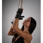 Черные высокие кожаные наручники для подвешивания Черные высокие кожаные наручники для подвешивания