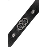 Черный чокер-ошейник со связанными кольцами на подложке