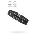 Черный чокер-ошейник со связанными кольцами на подложке