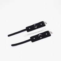 Черные кожаные оковы с хромированной фурнитурой Черные кожаные оковы с хромированной фурнитурой