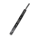 Черный чокер-ошейник со связанными кольцами на подложке