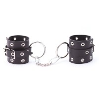Черные кожаные наручники с люверсами Черные кожаные наручники с люверсами