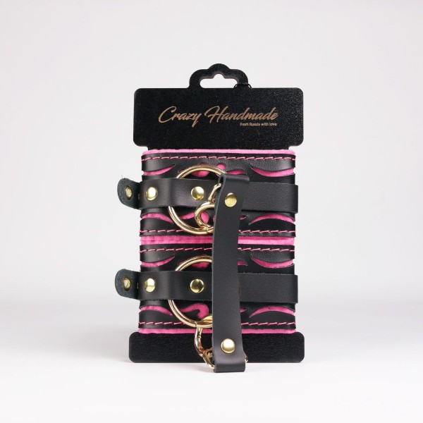 Черные кожаные оковы с розовой строчкой