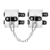 Бело-черные наручники с двумя ремешками и люверсами Бело-черные наручники с двумя ремешками и люверсами