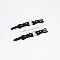 Черные кожаные наручники с кольцом