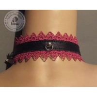 Чёрный ошейник с цикламеновым кружевом и колечком