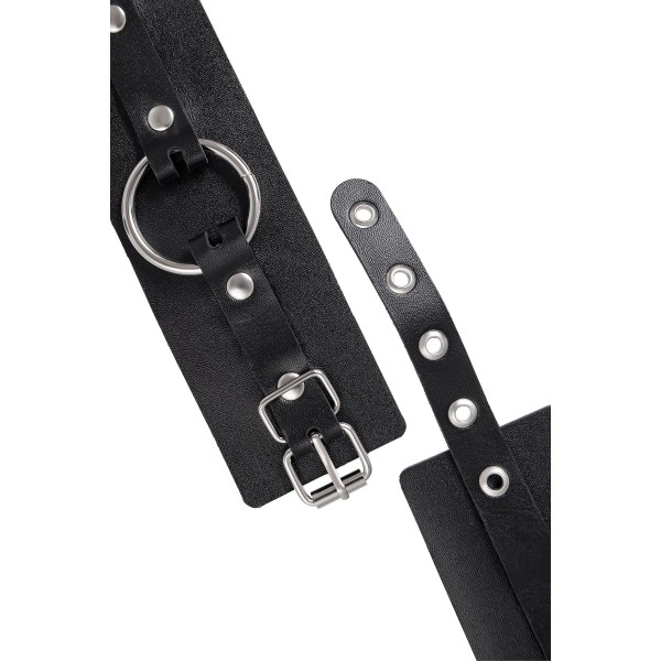 Черные наручники из толстой натуральной кожи с люверсами