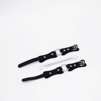 Черные кожаные оковы с кольцом