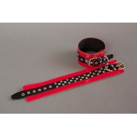 Наручники из красной лакированной кожи на мягкой подкладке Наручники из красной лакированной кожи на мягкой подкладке