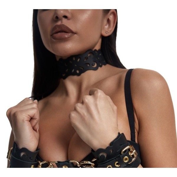 Черный ажурный чокер с золотистой фурнитурой Черный ажурный чокер с золотистой фурнитурой
