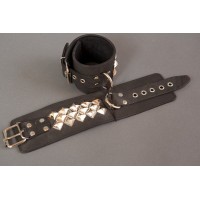 Широкие наручники с квадропуклями Широкие наручники с квадропуклями