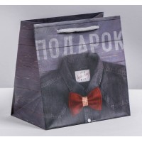 Ламинированный квадратный пакет «Мужской стиль» - 14 х 14 х 9 см. Ламинированный квадратный пакет «Мужской стиль» - 14 х 14 х 9 см.